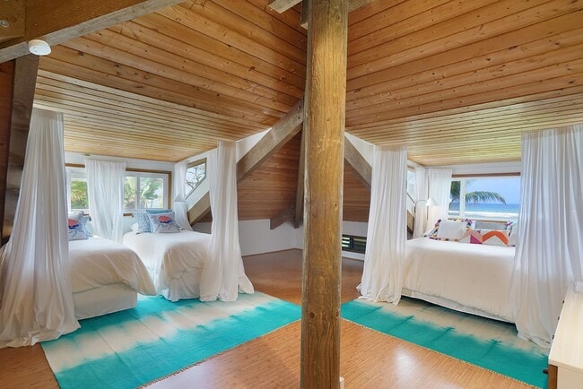 Building Photo - Hawaii Life Presents Mokuleia Beach House 3 bedrooms, 2 full bathrooms, Sleeps 8 - Beautifully bu...