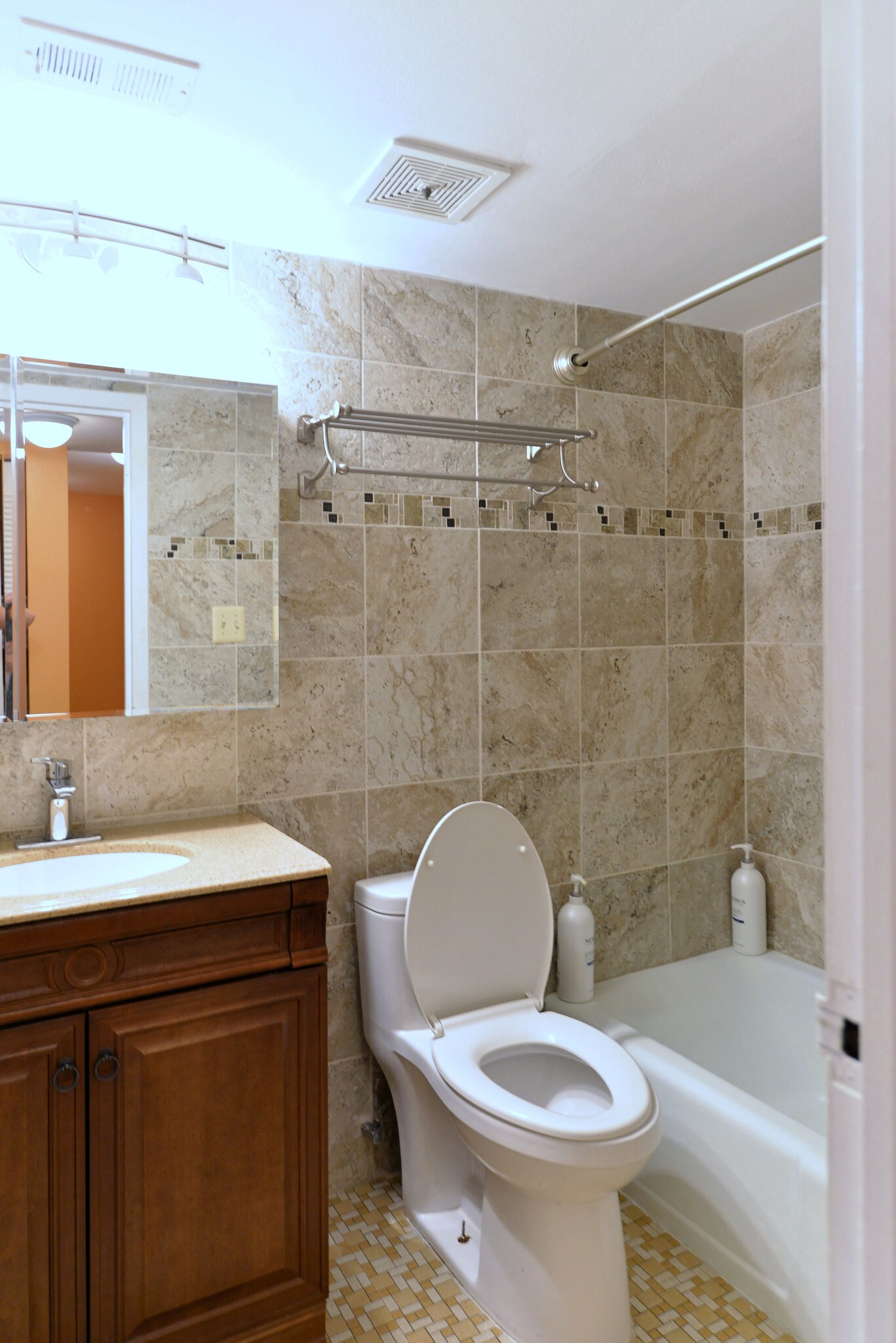 Building Photo - 18601 Walkers Choice Rd