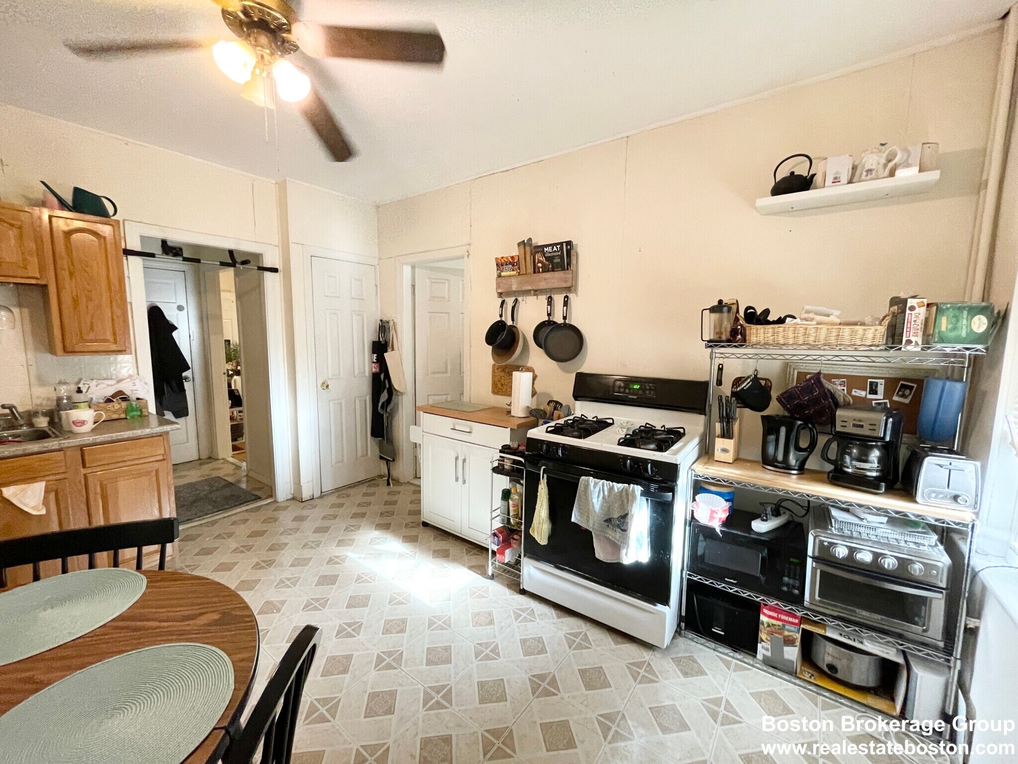 Building Photo - 20 Howell St