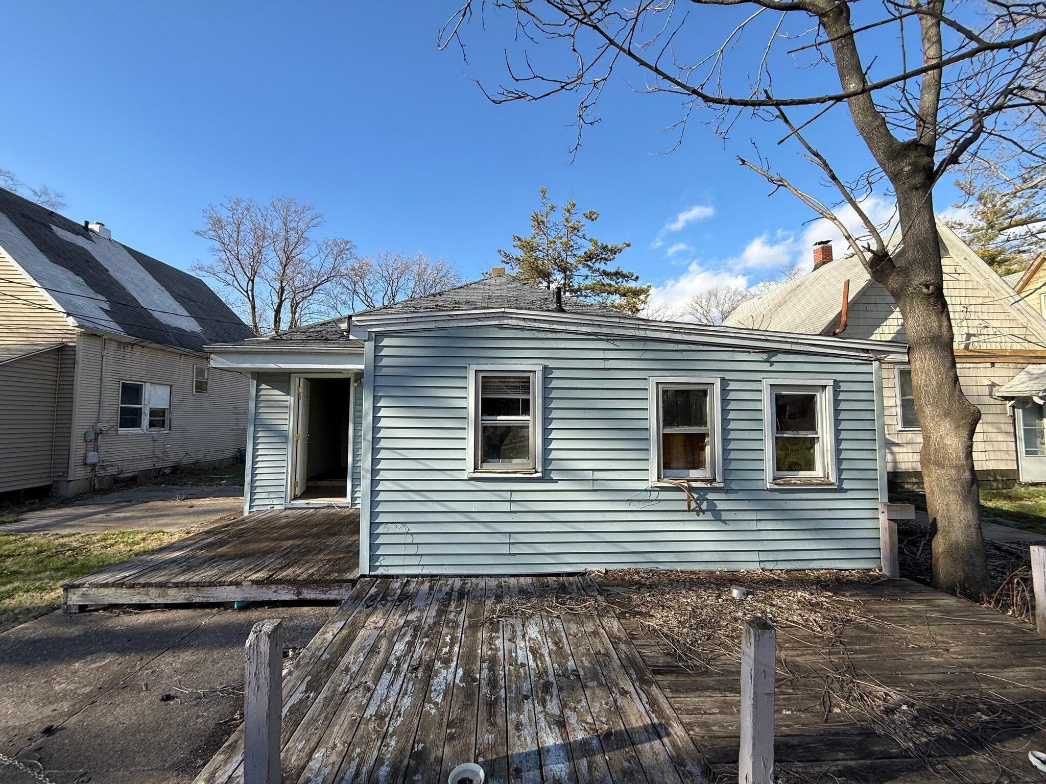 Building Photo - 803 E Whitmer St