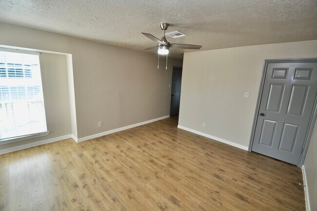 Building Photo - 6822 La Puente Dr
