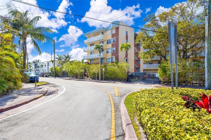 Building Photo - 7900 Tatum Waterway Dr