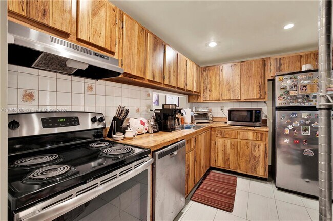Building Photo - 8400 SW 133rd Avenue Rd