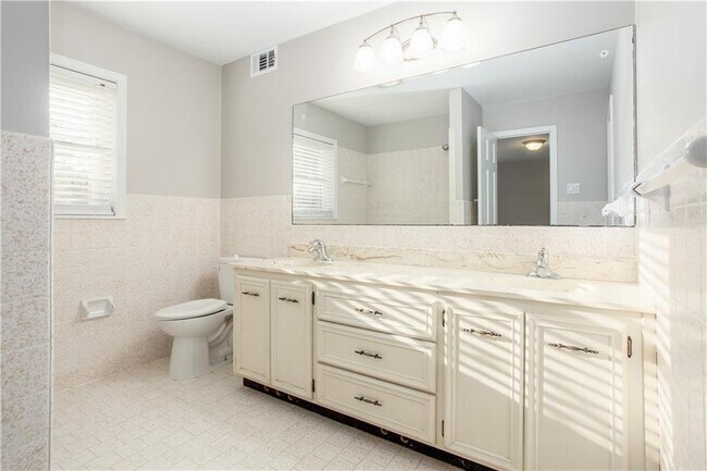 Building Photo - 5647 Queensborough Dr
