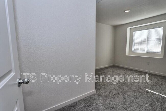 Building Photo - 2097 Shady Tree Cir