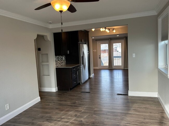 Building Photo - Modern Renovation in Sought-After Area