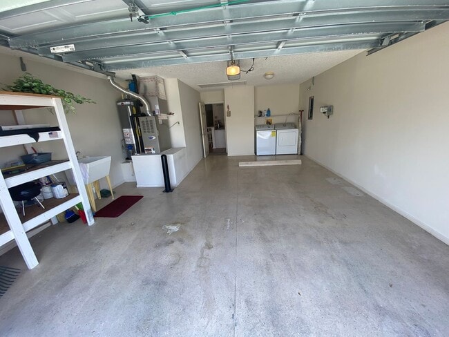 Building Photo - Beautiful 2 + 2 Villa, Mostly Furnished AN...