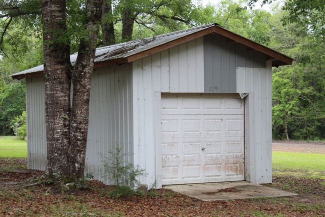 Building Photo - Beautiful 3 Bedroom Brick Home