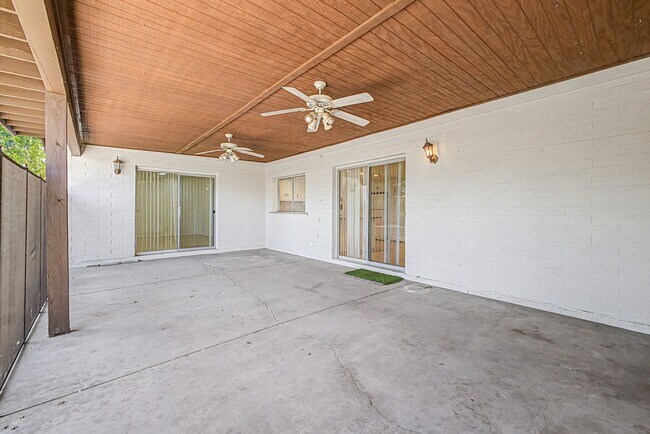 Building Photo - Great Tempe Home with Diving Pool