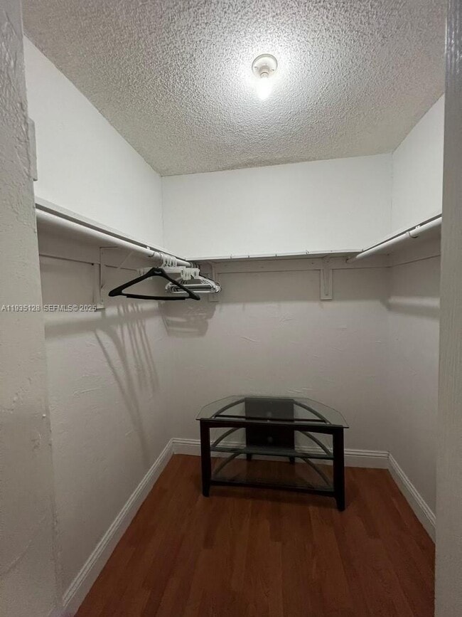 Building Photo - 895 W 79th Pl