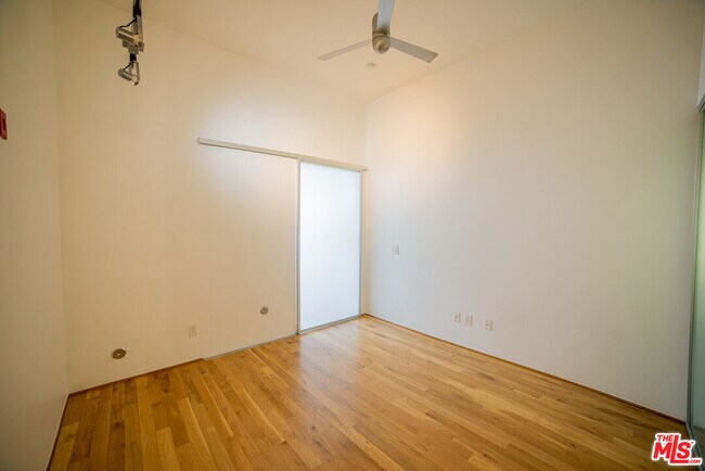 Building Photo - 8 Brooks Ave