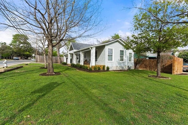 Building Photo - 5101 Balcones Dr