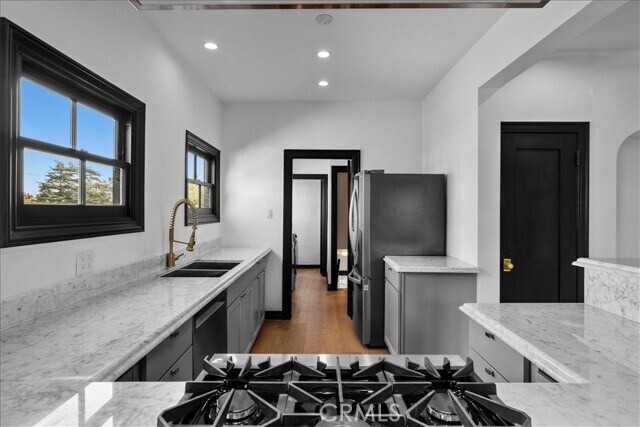 Building Photo - 1118 S Highland Ave