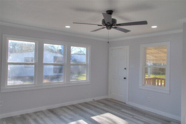 Building Photo - 415 Perkins Ave