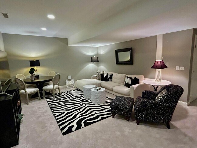 Building Photo - 7200 Ashcombe Ct