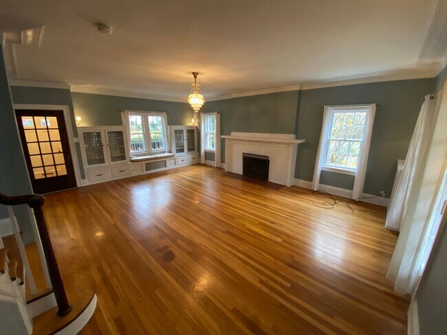 Building Photo - 2975 Claremont Rd