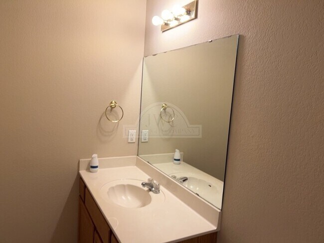 Building Photo - 5106 Lauren Lea Dr