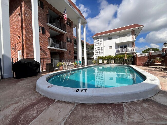 Building Photo - 2424 NE 9th St