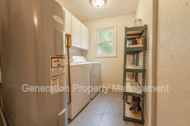 Building Photo - 303 Shawnee Trail