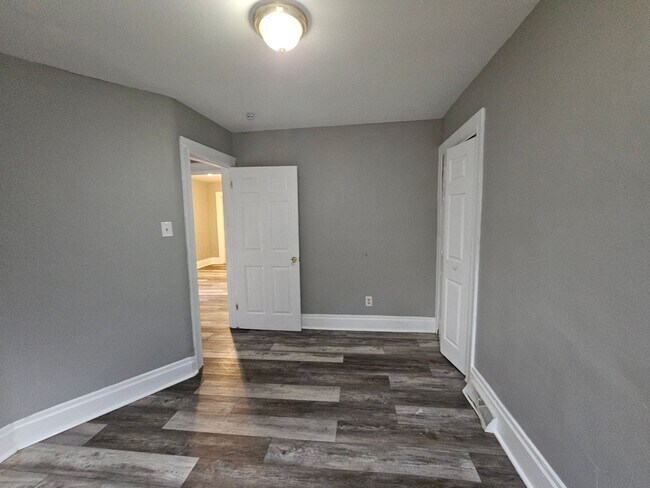 Building Photo - 3 bed 1 bath House for rent in Crafton!