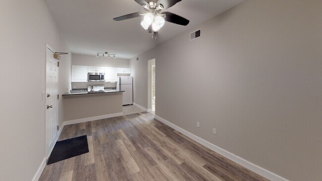 Primary Photo - University Towers- 3 bedroom/ 2 bath Apart...