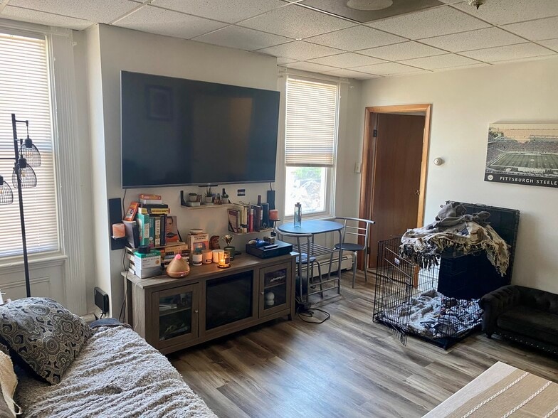 Living room - 4937 Hatfield St