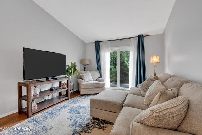 Building Photo - 8 Fern Ct