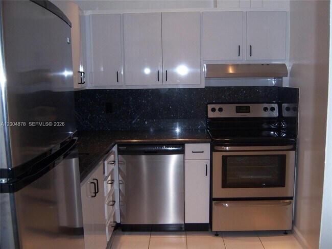 Building Photo - 6207 Bay Club Dr