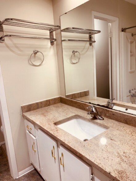 Building Photo - 9613 Hefner Village Blvd