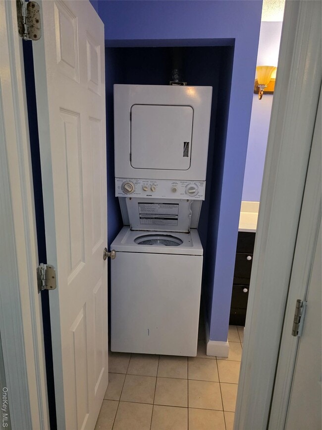 Building Photo - 4 Hudson Heights Dr