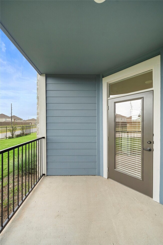 Building Photo - 17000 Bissonnet St