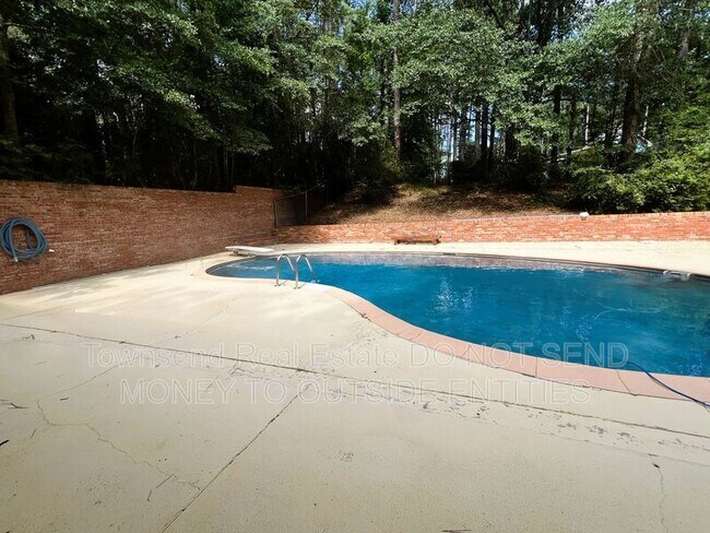 Building Photo - 3316 Cliffdale Rd