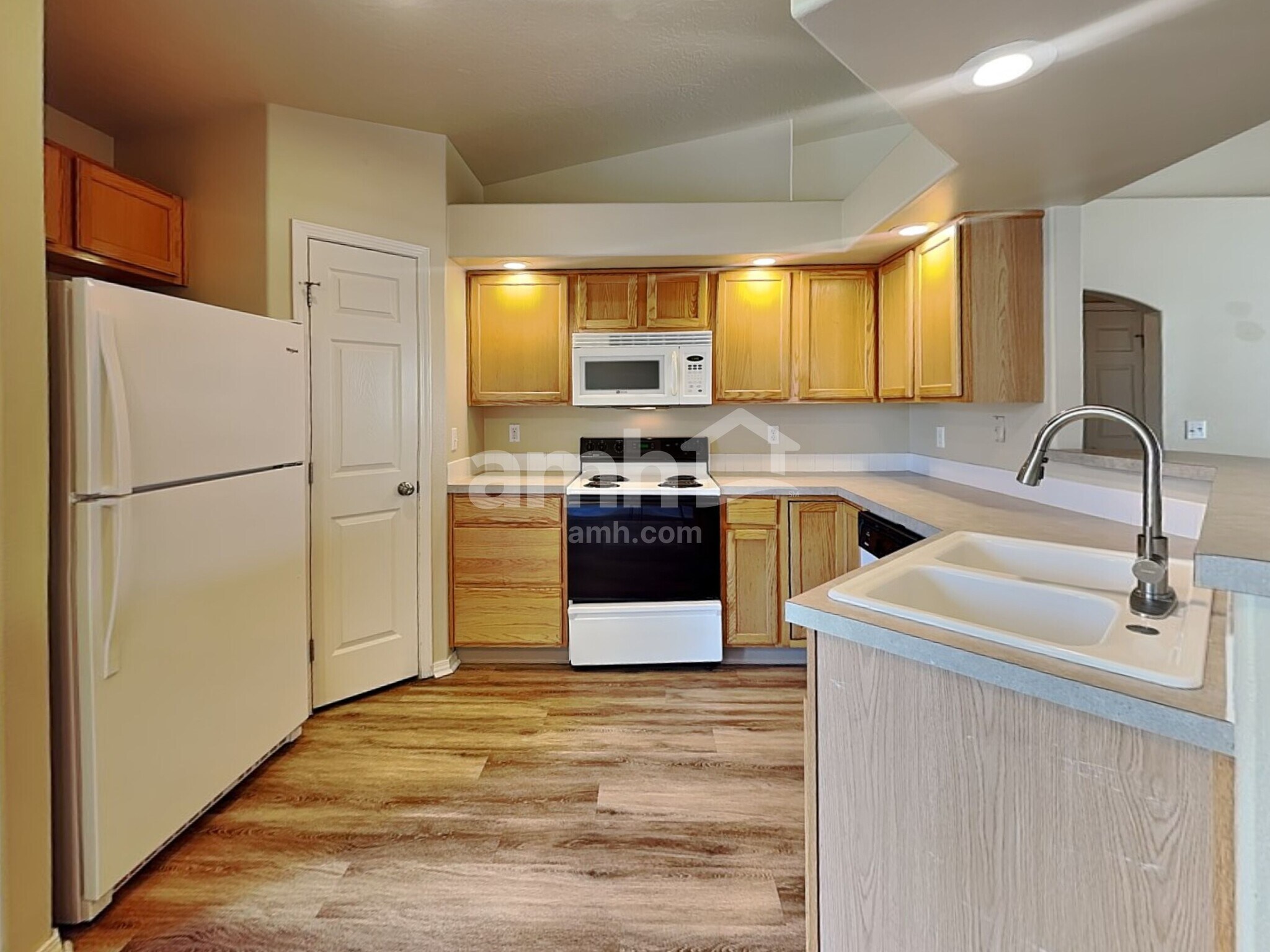 Building Photo - 12556 W Lewisburg Dr