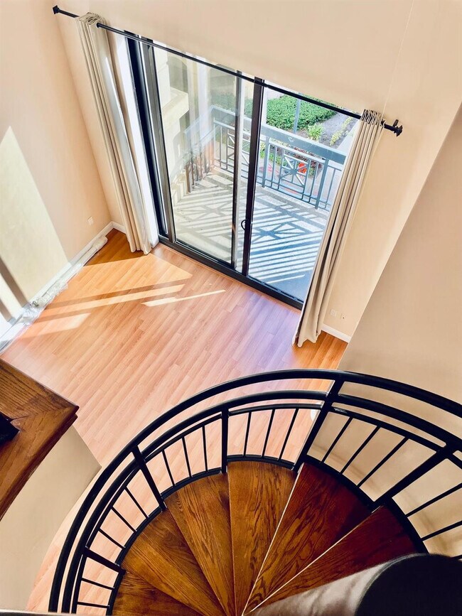 Building Photo - 801 S Olive Ave