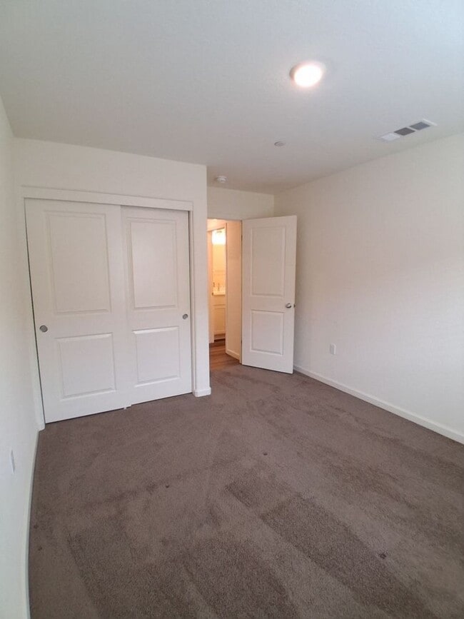 Building Photo - Beautiful Single-Story Home with Solar Included & Spacious Open Floor Plan!