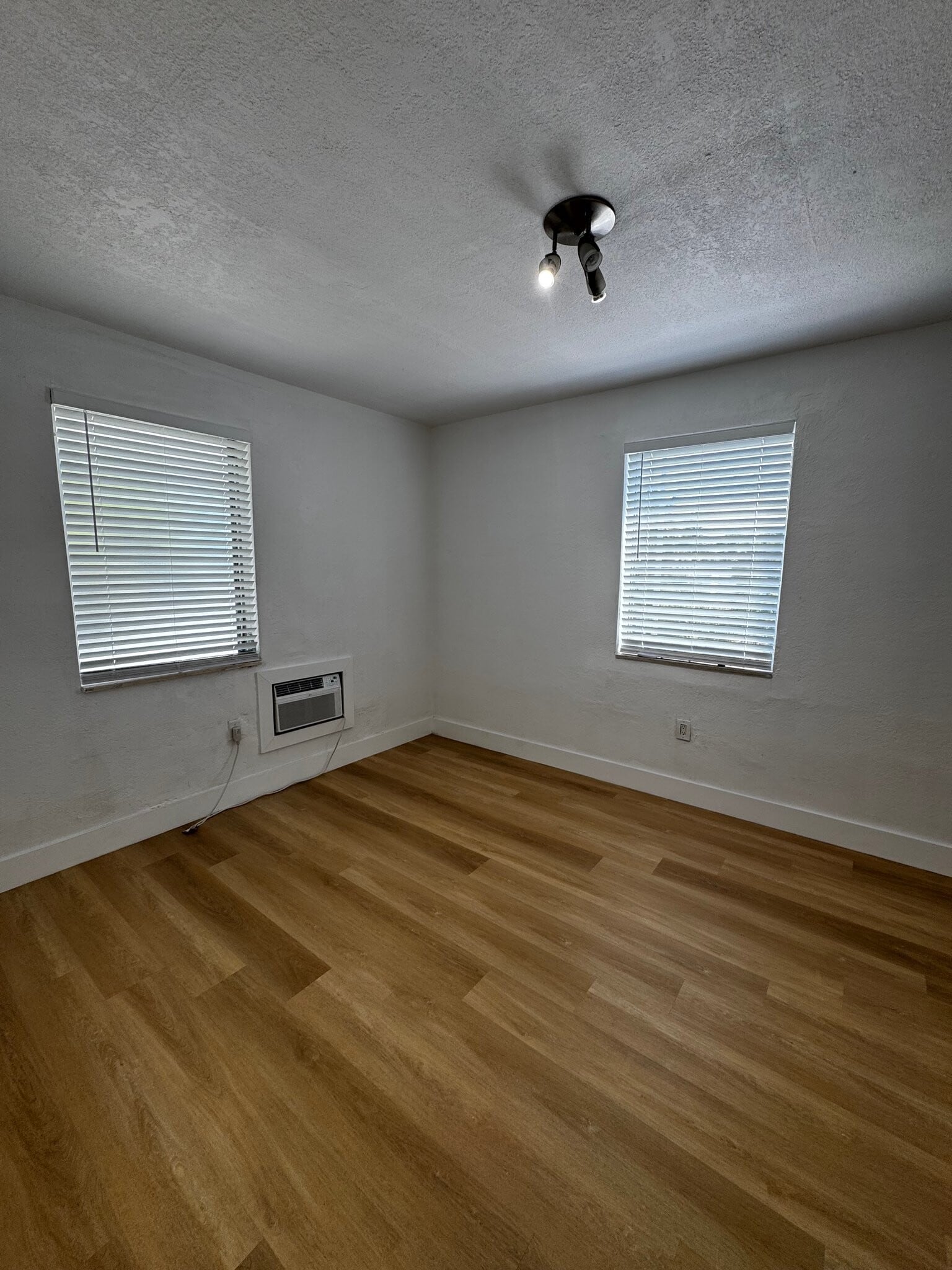 Building Photo - 7928 Harding Ave