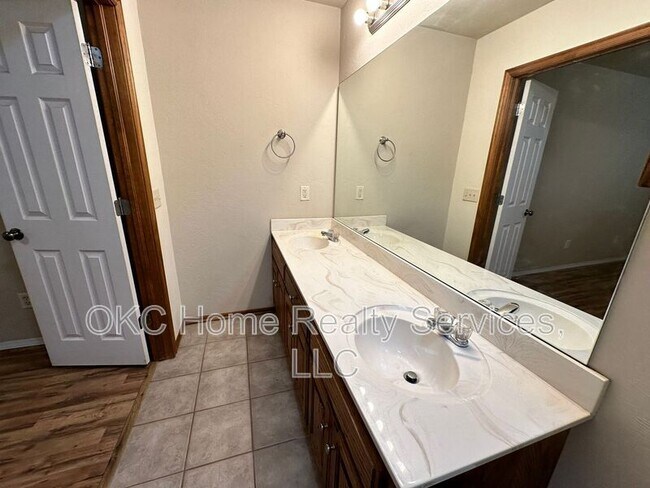 Building Photo - 1306 SW 25th Street