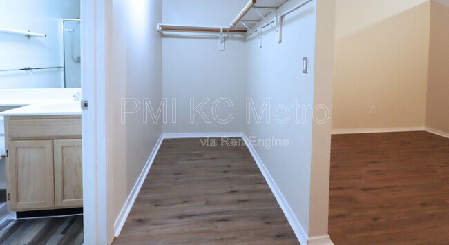 Building Photo - 200 Main St