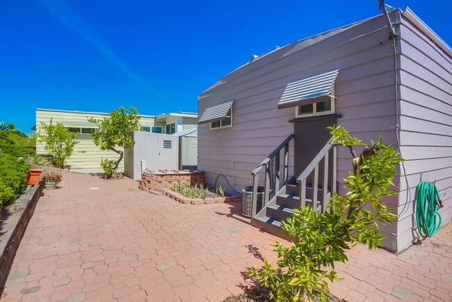 Building Photo - 55+ Mobile Home Community, 2 Bedroom + Sunroom