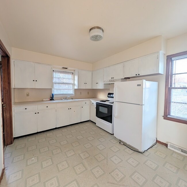 Building Photo - 610-620 Blair St