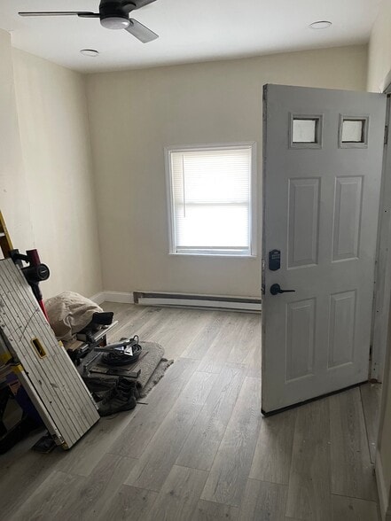 Building Photo - 210 W 5th St