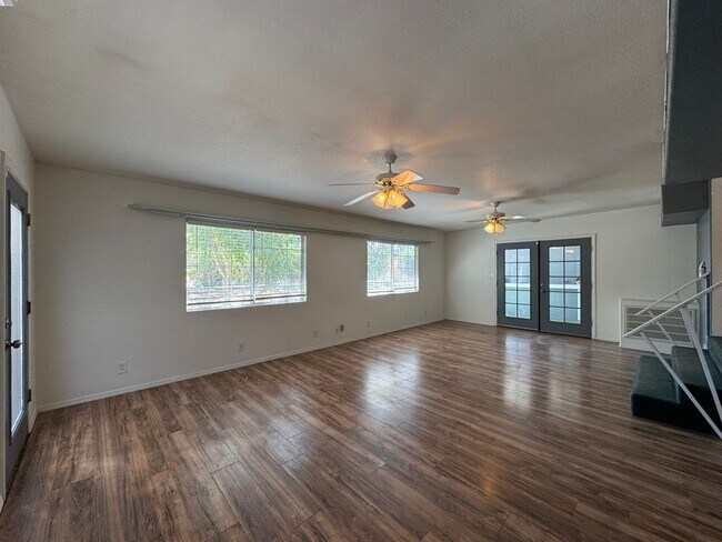 Building Photo - 5119 Mesa Dr