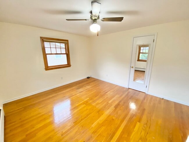 Building Photo - 4 Bedroom Home in Burlington VT Available NOW!