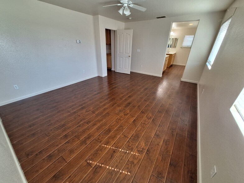 Building Photo - 5066 Trouville Ln