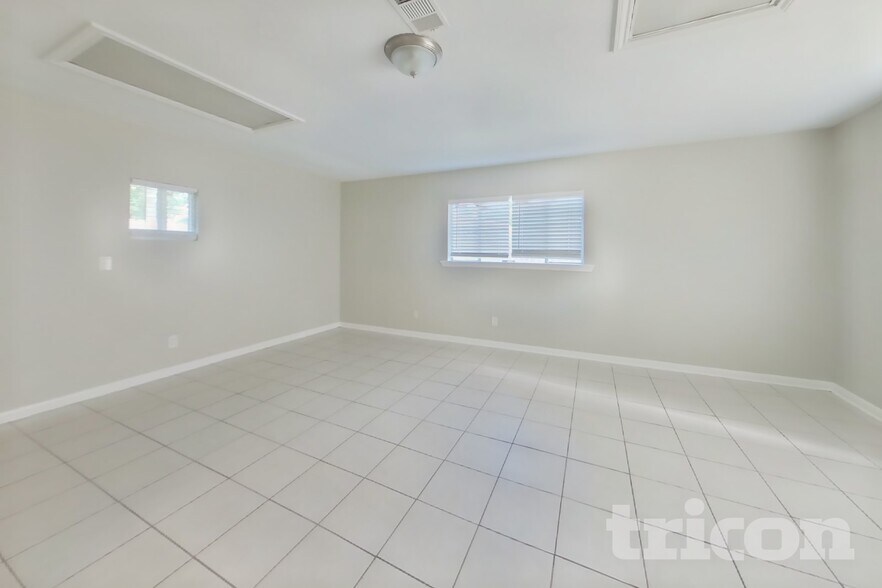 Building Photo - 7902 Battlepine Dr