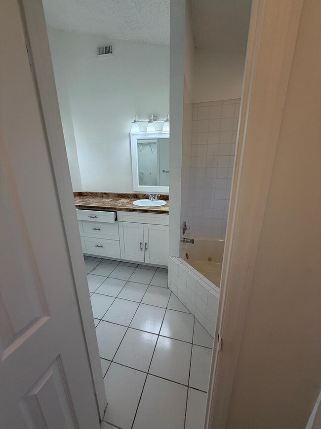 Building Photo - 3780 Amalfi Dr