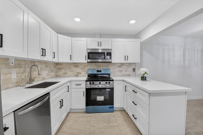 Building Photo - 717 NW 29th Ave