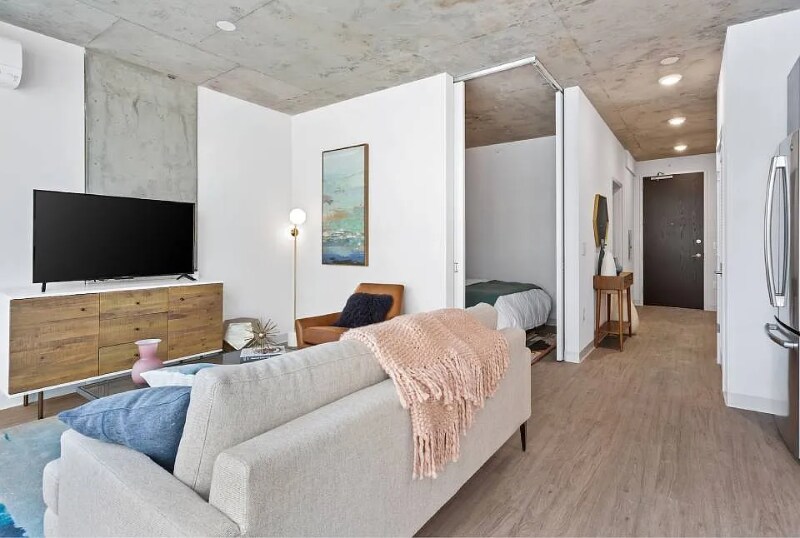 Building Photo - 4577 N Sheridan Rd