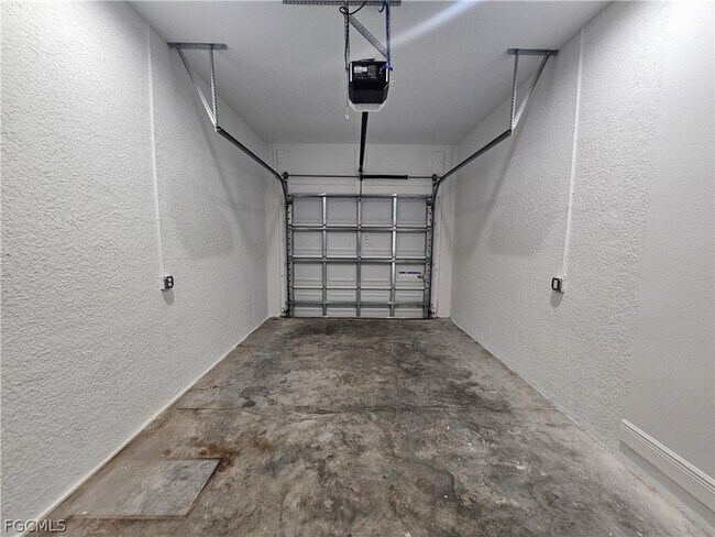 Building Photo - 8753 Buckingham Rd