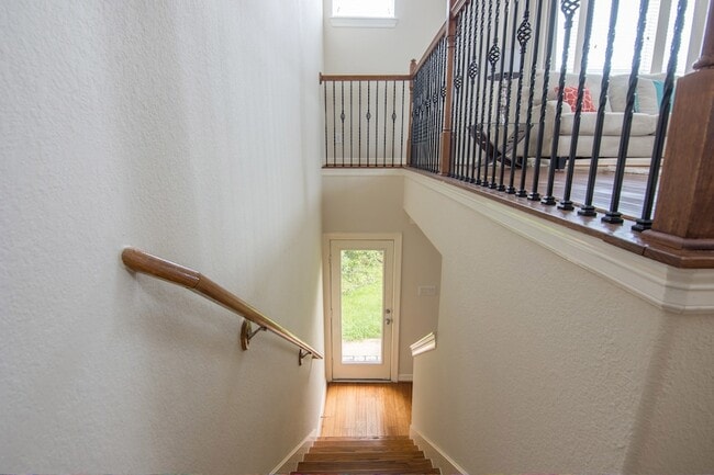 Building Photo - 3002 Clearview Cir